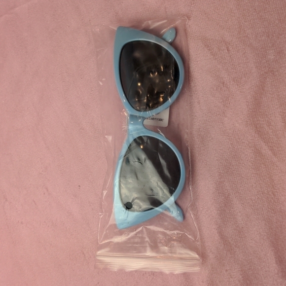 Petals and Peacocks Light Blue Cat Eyes Sunglasses - Picture 5 of 5